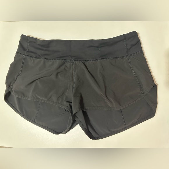 Lululemon Speed Up Low-Rise Lined Short 2.5" worn - Picture 4 of 7